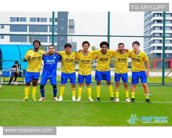 三位著名黑人足球明星的传奇人生与赛场风采揭示他们如何成为足球历史的璀璨之星