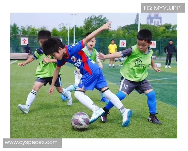 以本命足球球星为灵感探寻绿茵场上激情与梦想的非凡故事 以本命足球球星为灵感探寻绿茵场上激情与梦想的非凡故事